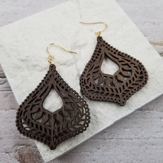 Wood Chip Hollowing Earrings